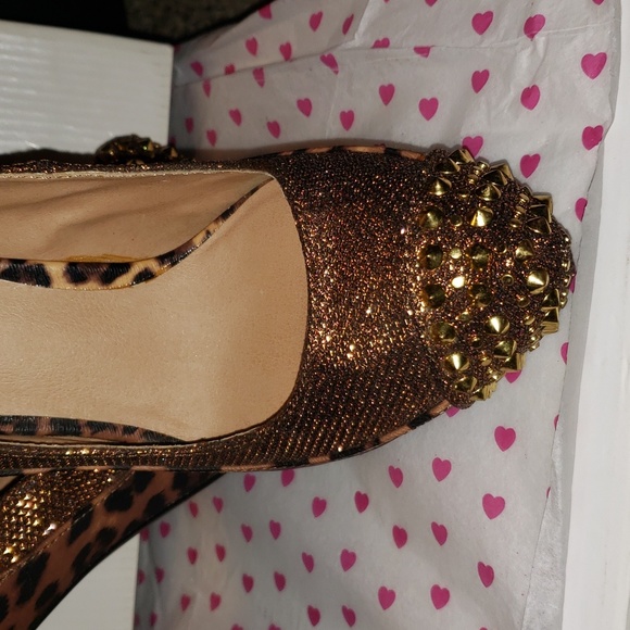 P♡K leopard print & gold spikes super high heels pumps Faris Brzmet sz 7.5 - Picture 2 of 16